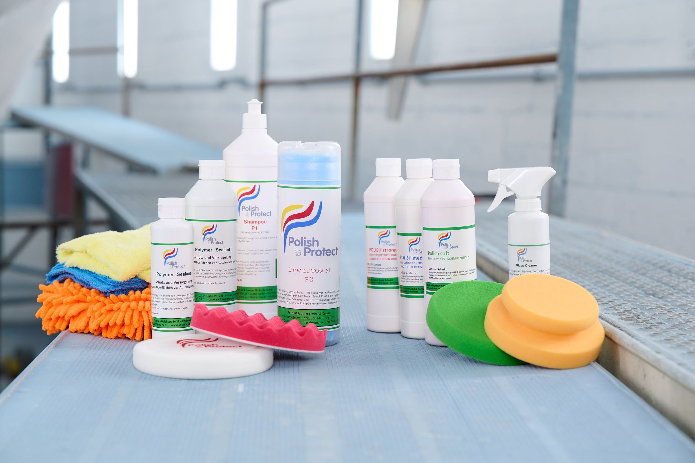 Die Produktpalette von Polish&Protect alles, was Sie für Reinigung, Pflege und Schutz der Oberflächen auf Booten und Yachten sowie dem Unterwasserschiff benötigen.