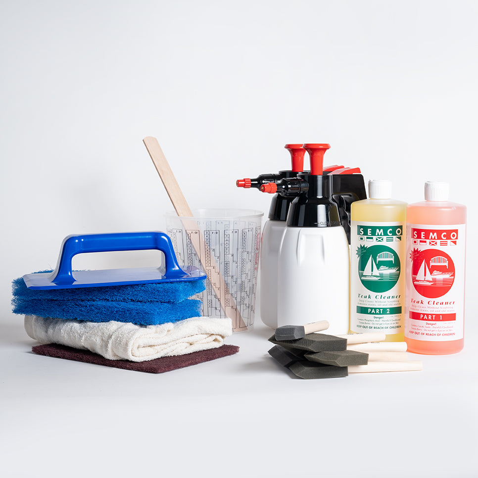 Das P&P Starter Set Teak Refit enhält alle notwendigen Arbeitsmittel, um das Teakdeck nach einer langen Saison zu reinigen und zu pflegen. So sieht das Teakholz wieder aus wie neu.