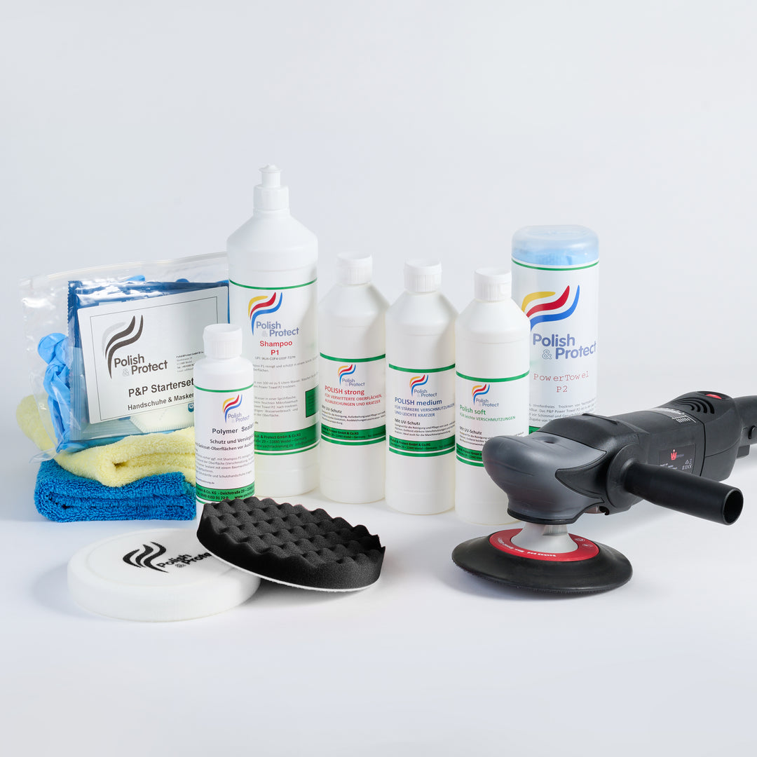 Das Starter Paket Profi von Polish & Protect. Es enthält alles für eine gelungene Bootspolitur: Poliermittel verschiedener Stärken, zwei Mikrofasertücher, Polierpads, Power Towel, Poliermaschine und eine Poliermaschine. So polieren Sie Boote und Yachten. 